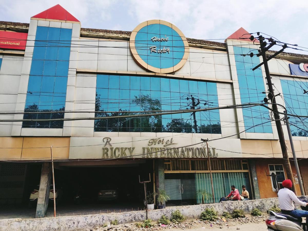 Hotel Ricky International Amritsar Buitenkant foto